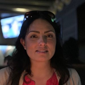 Meet your Posher, Elvia